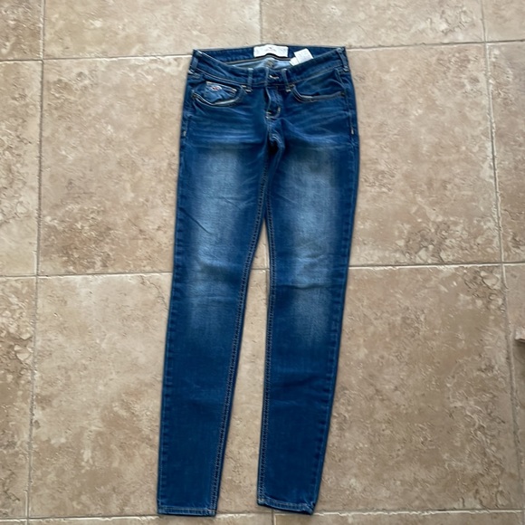 Like new 2 pair Hollister jeans size 3L - Picture 2 of 8